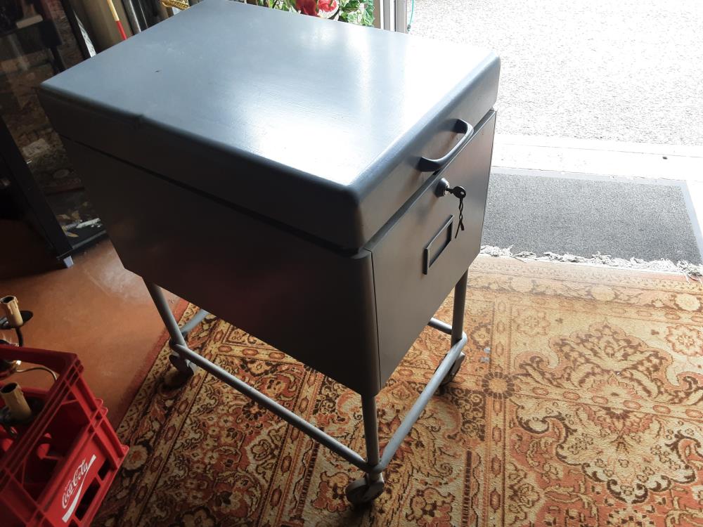 MEUBLE A CLASSEUR METALLIQUE GRIS + CLEF
