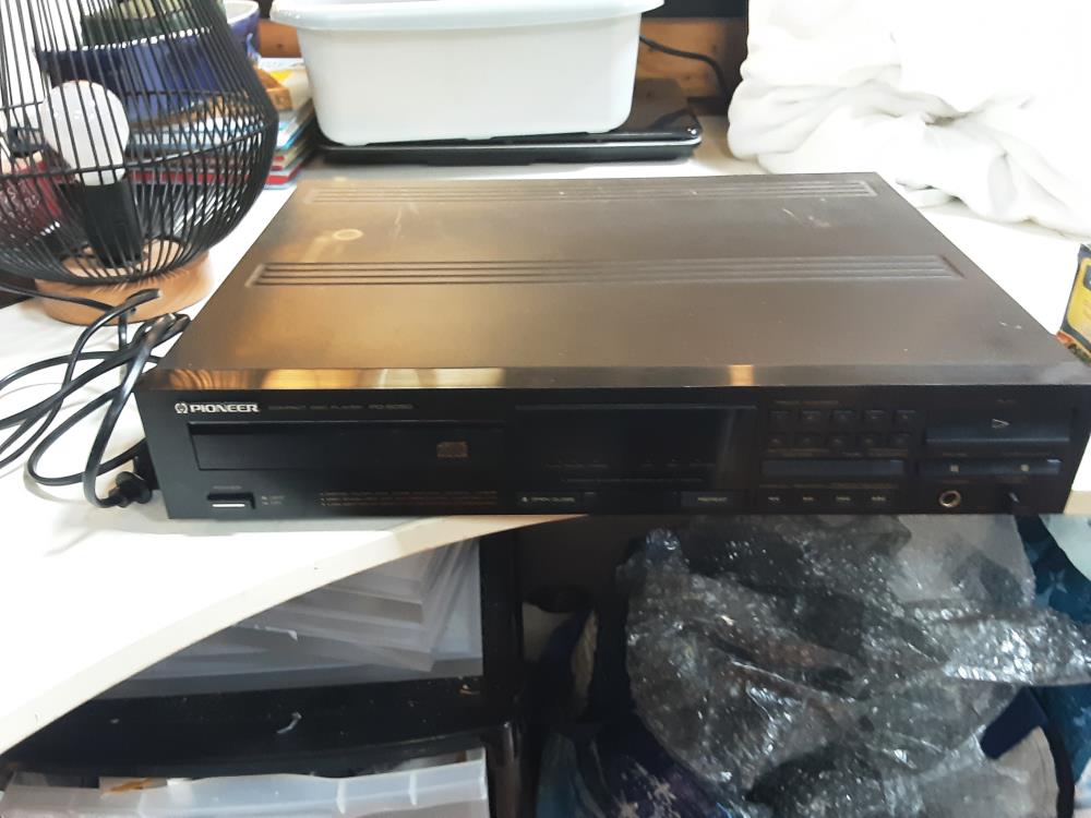 COMPACT DISC PLAYER LECTEUR CD 