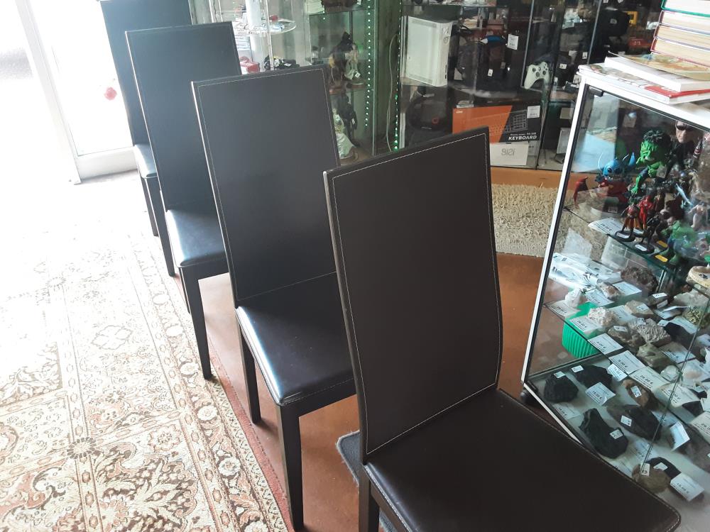 LOT DE 4 CHAISES BOIS BRUN 