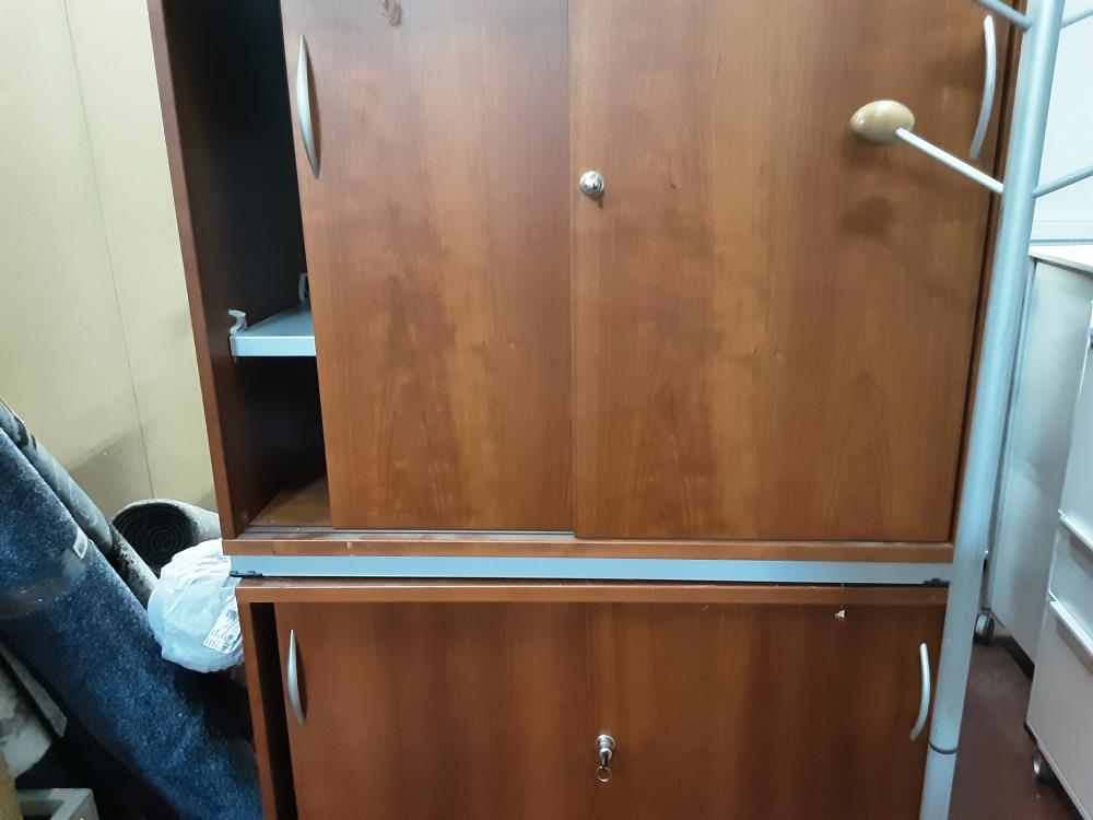 ARMOIRE BASSE BRUNE +CLÉ