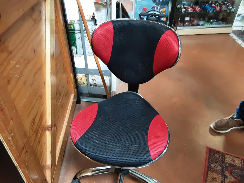 CHAISE DE BUREAU SUR ROULETTE NOIR/ROUGE 