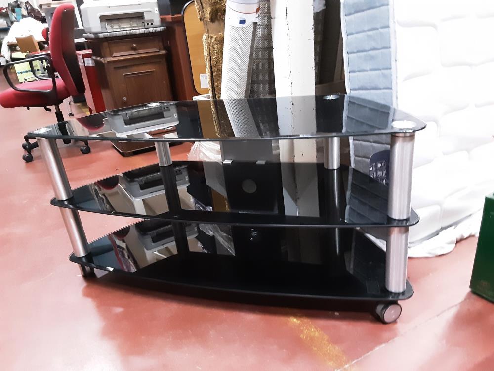 MEUBLE TV LAQUE NOIR SUR ROULETTES