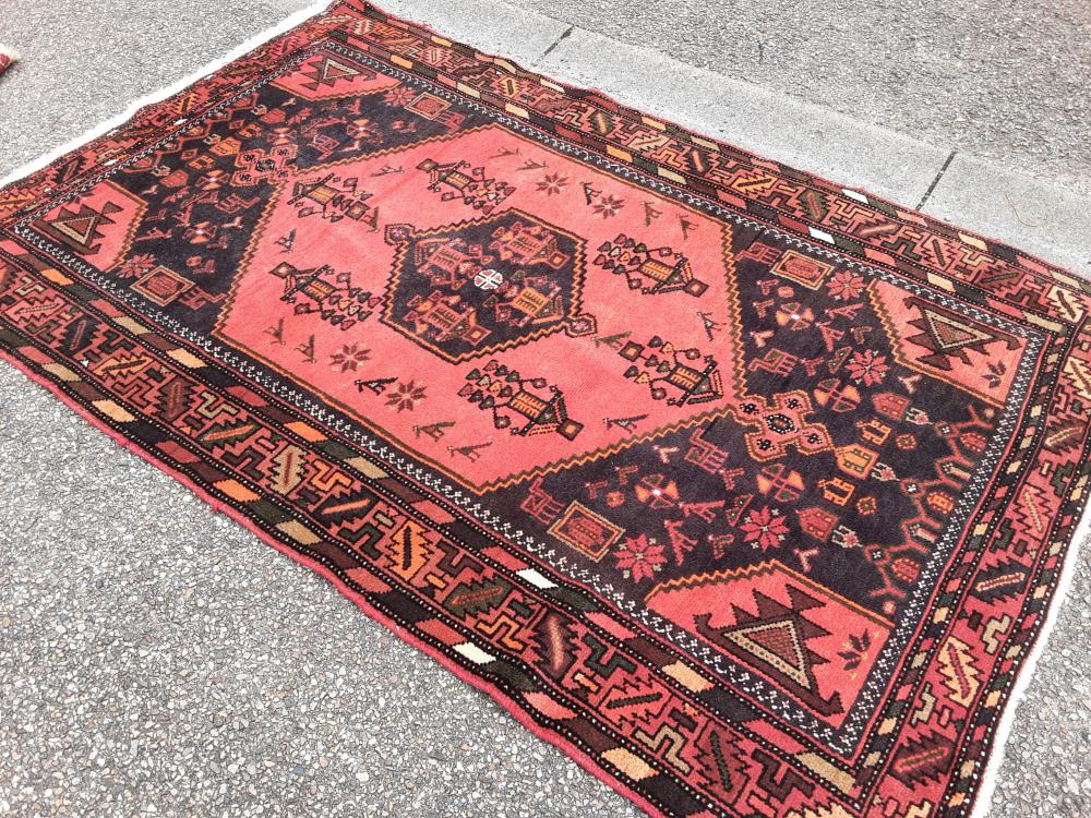 TAPIS ROUGE ORANGE MOTIFS
