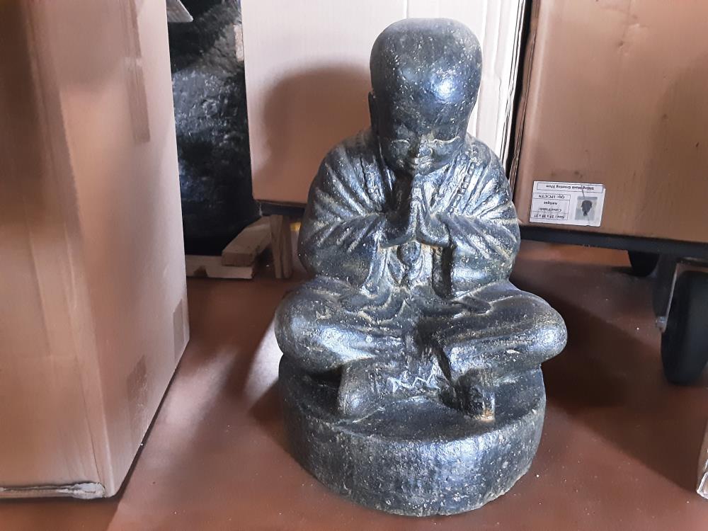 SITIING MONK GEETING 37CM