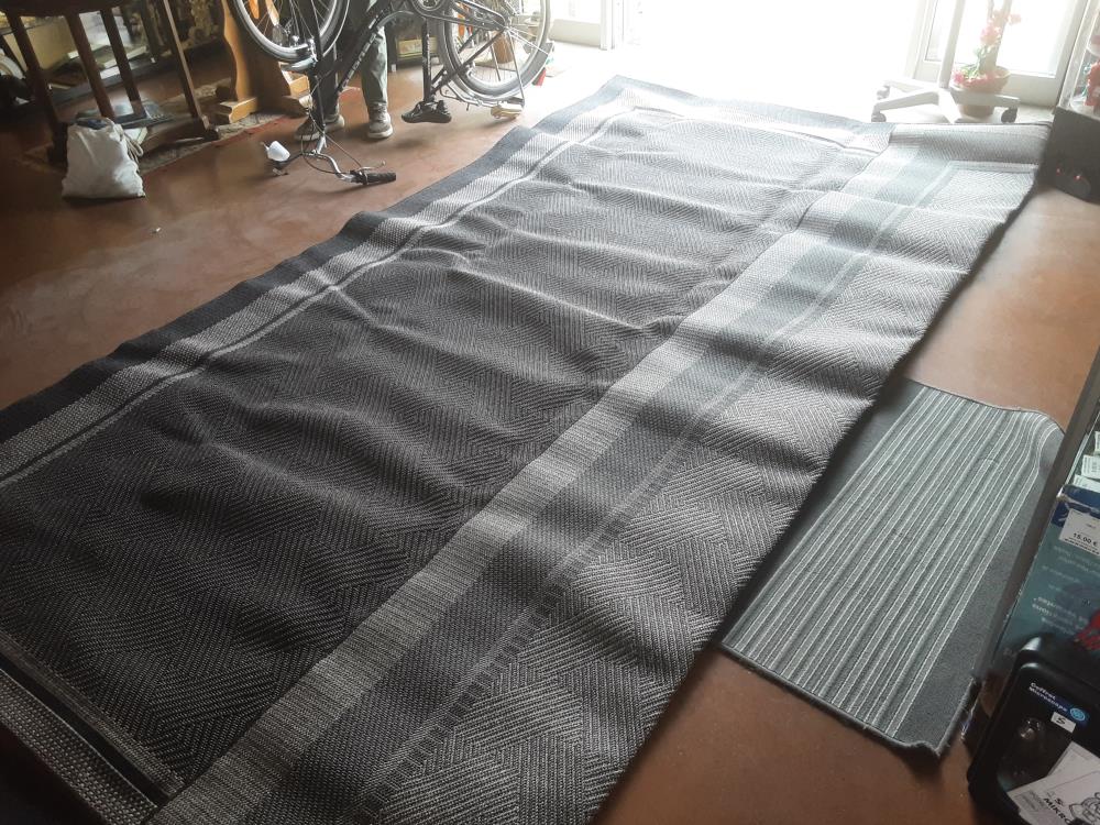TAPIS GRIS NOIR GM