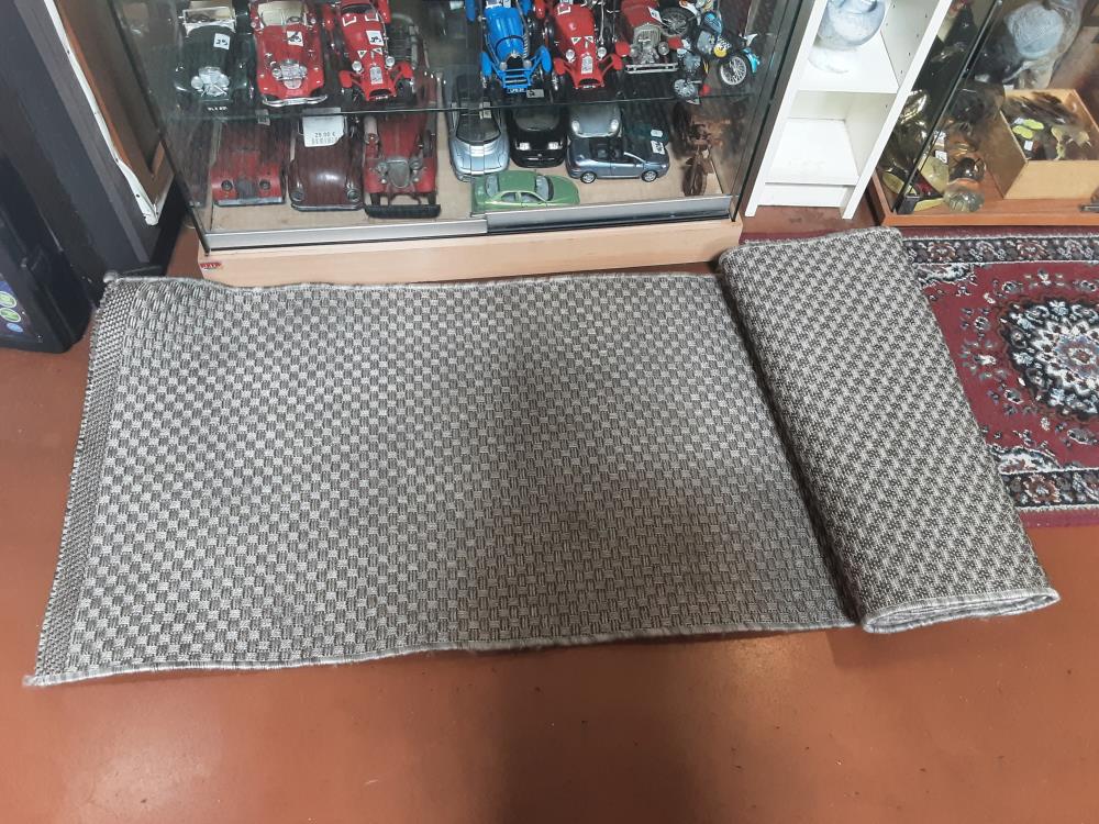 TAPIS DE COULOIR GRIS