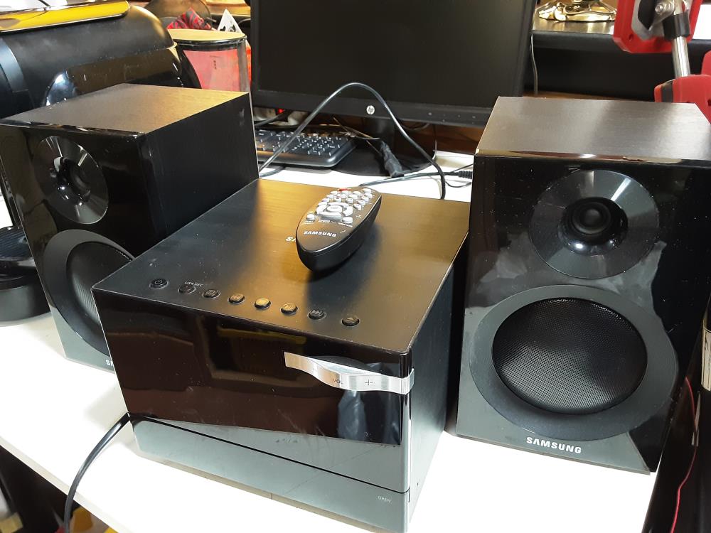 CHAINE HIFI SAMSUNG + 2HP + TEL