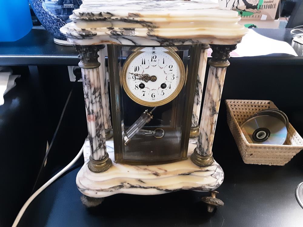 HORLOGE MARBRE DANS L’ETAT