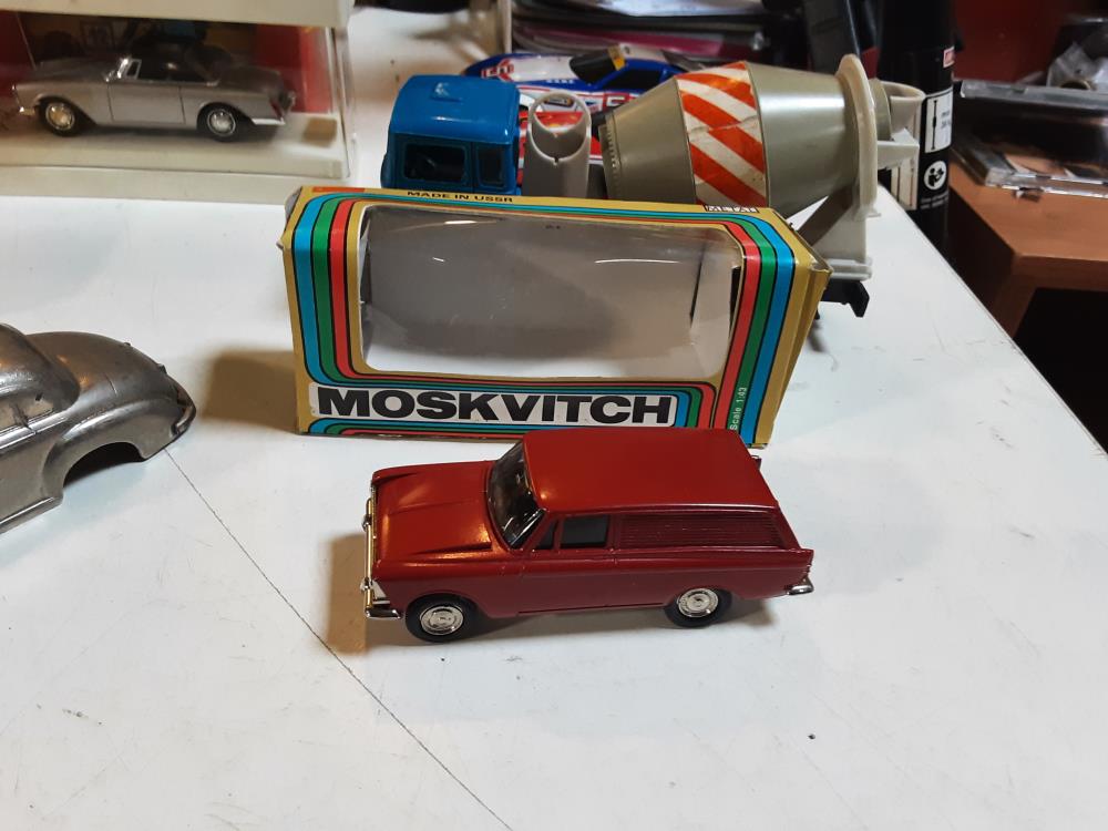 VOITURE MOSKVITCH 
