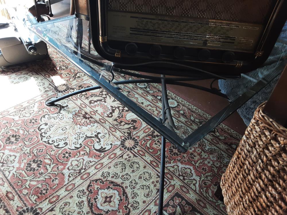 TABLE BASSE PIED METALLIQUE