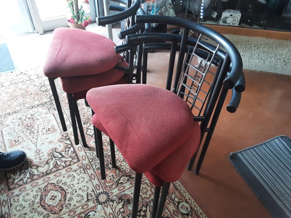 CHAISE METALLIQUE TISSUS ROUGE