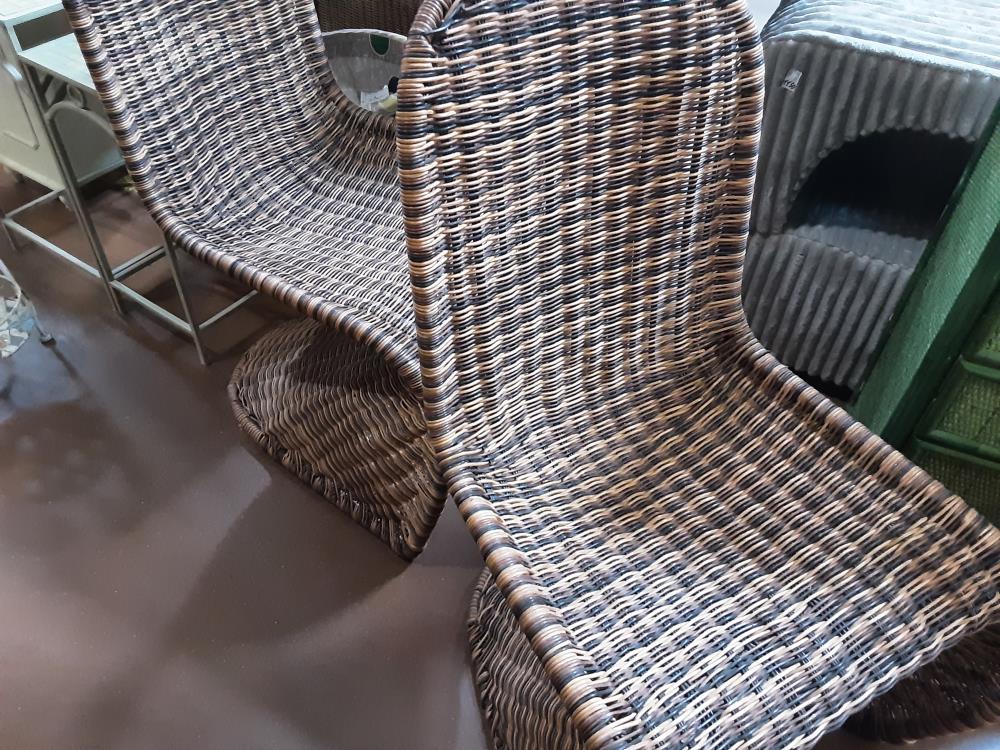 FAUTEUIL ROTIN PIED COURBÉ
