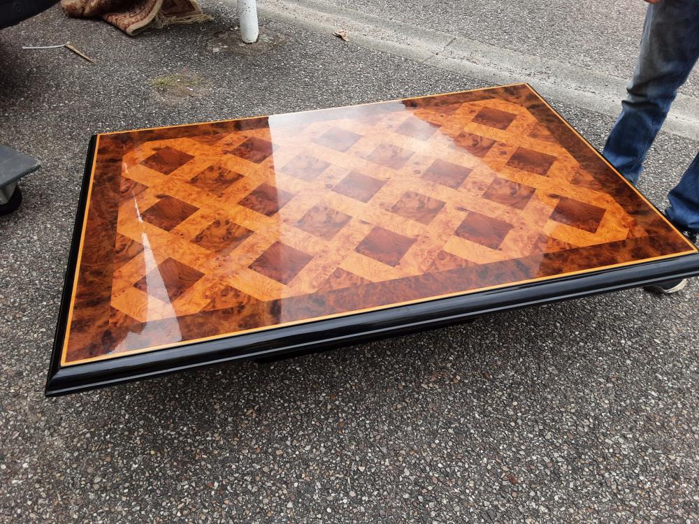 TABLE BASSE MARQUETEE 