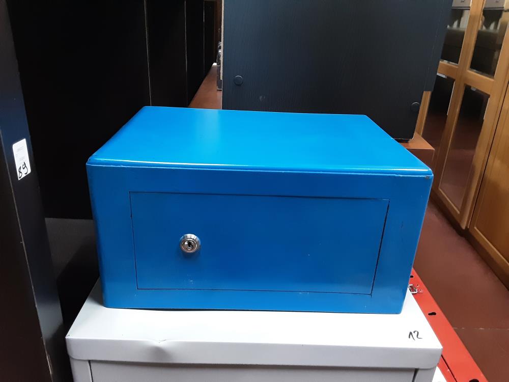 COFFRE METALLIQUE BLEU + CLEF