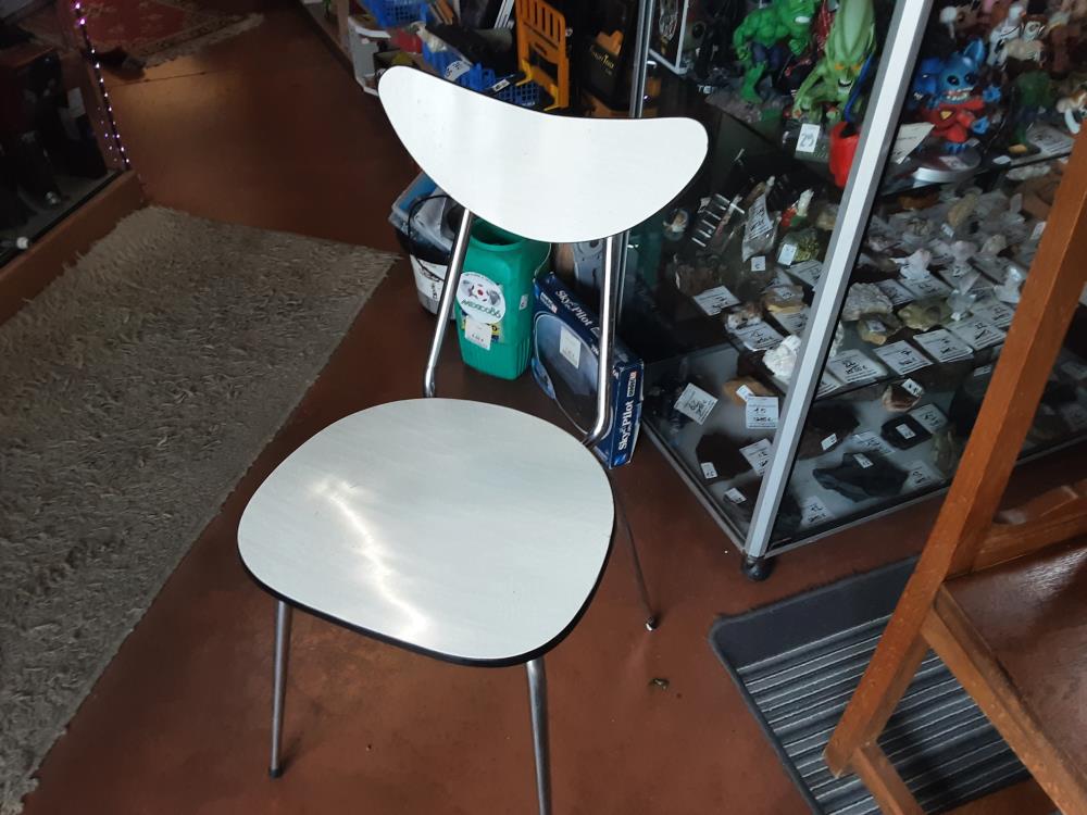 CHAISE BLANCHE FORMICA 