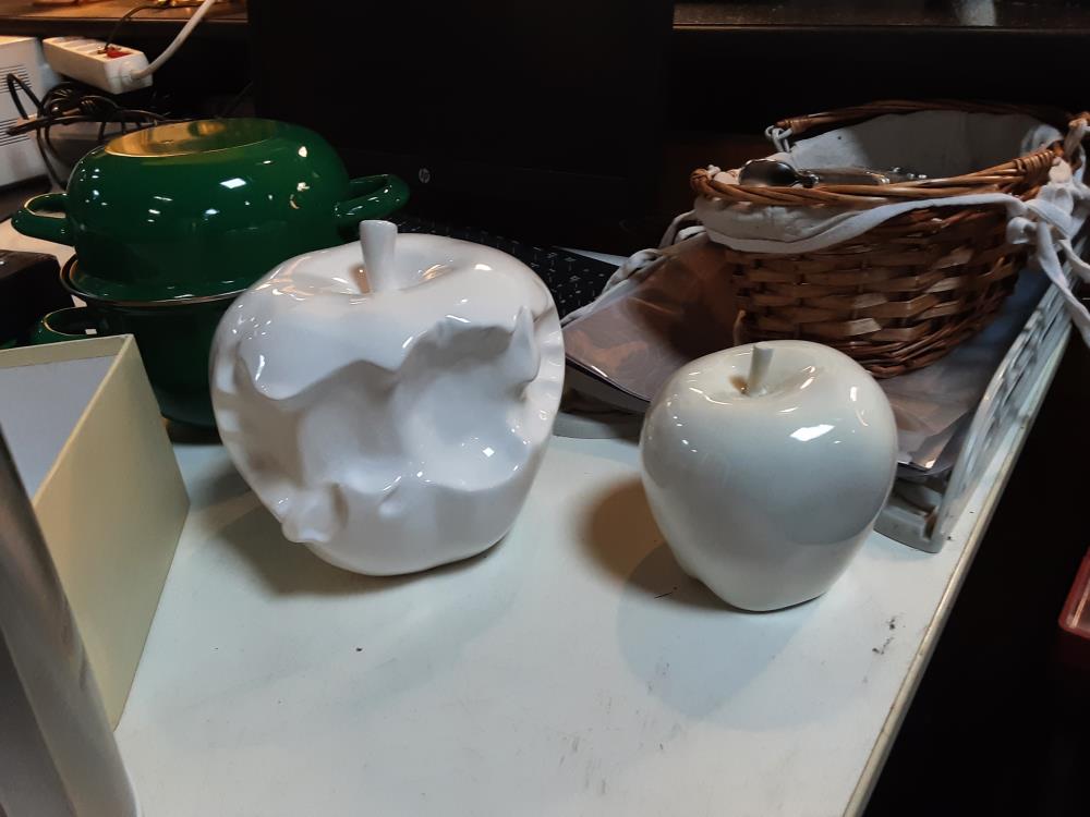 LOT DE 2 POMMES DECORATIVE 