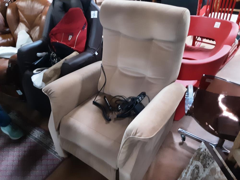 FAUTEUIL RELAXANT ELECTRIQUE BRUN CLAIR 
