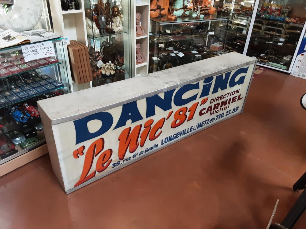 ENSEIGNE LUMINEUSE DANCING LE NIC 81