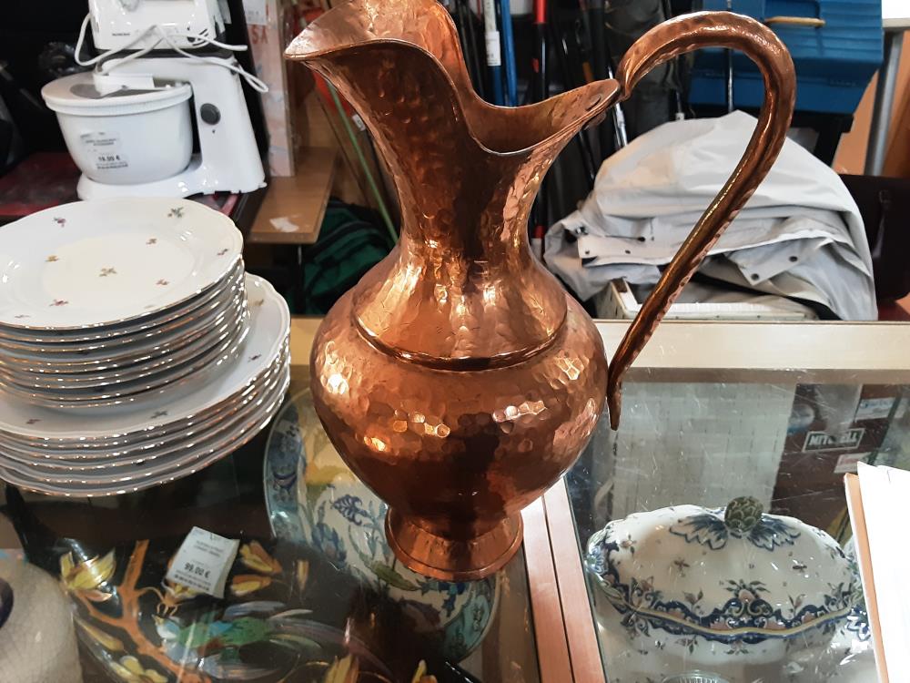 POT EN CUIVRE MARTELÉ