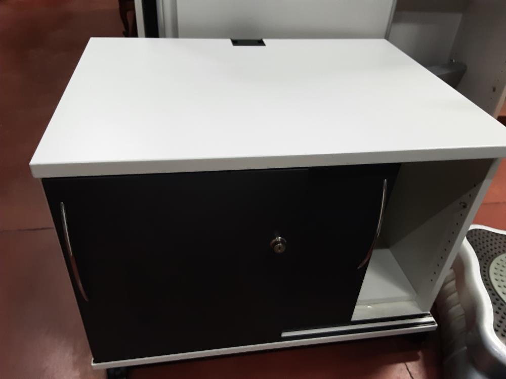 MEUBLE BAS ROULETTE 2P COULISSANTES 