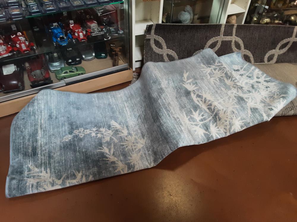 TAPIS BLEU