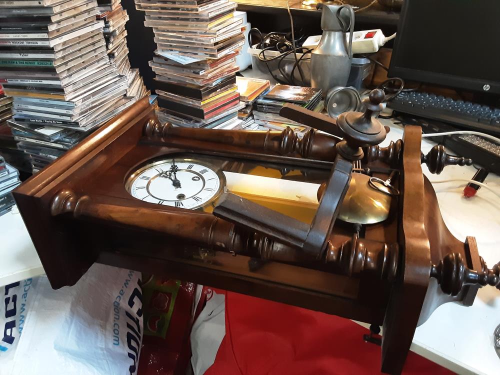 HORLOGE BOIS + PENDULE + CLEF