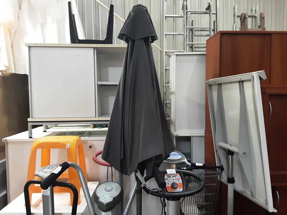 PARASOL SANS PIED GRIS 