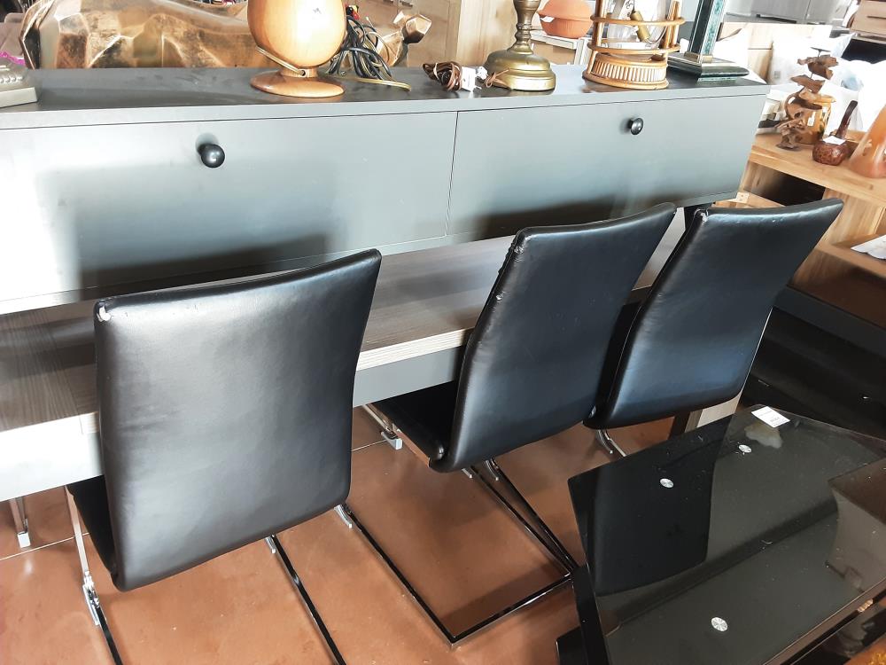 LOT CHAISES NOIRES DANS L'ETAT 