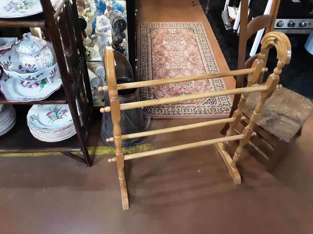 PORTE SERVIETTE BOIS