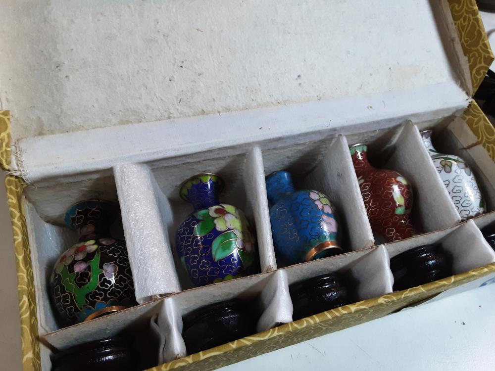 LOT DE VASES MINIATURES 
