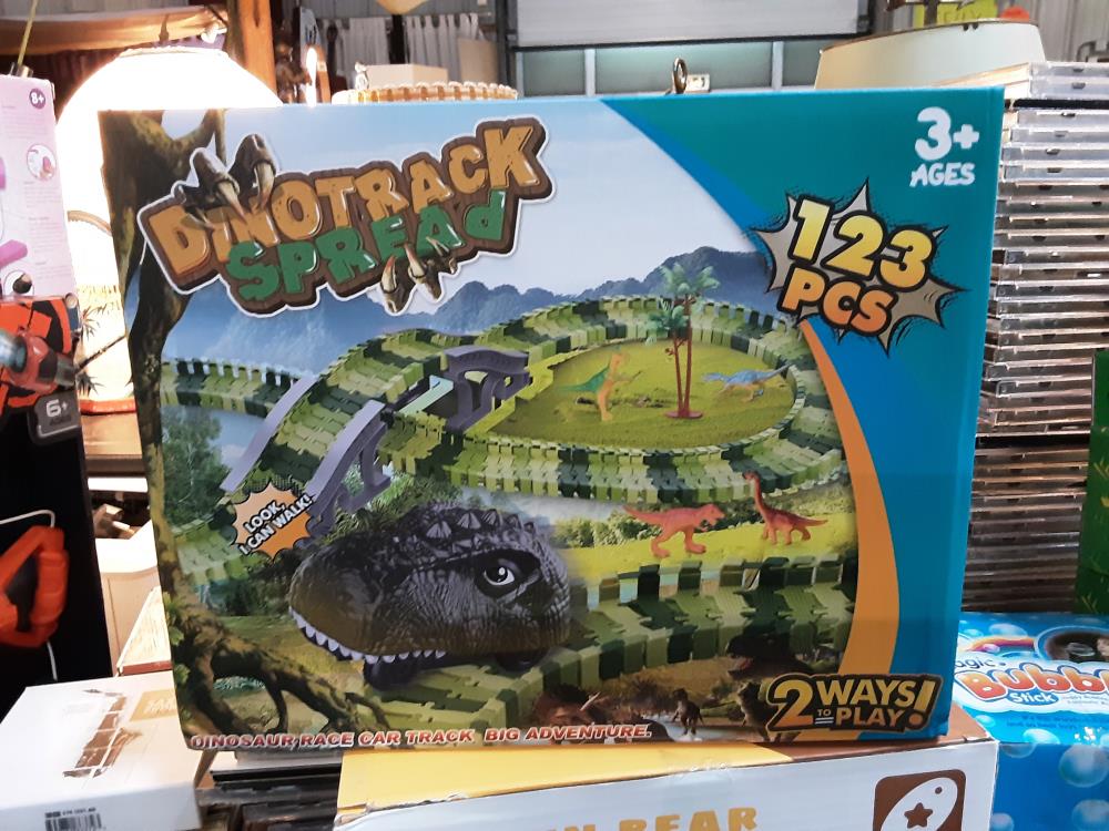 CIRCUIT VOITURE DINOSAURE