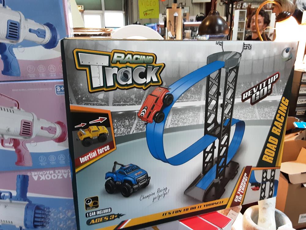 CIRCUIT LOOPING VOITURE AIMANTE