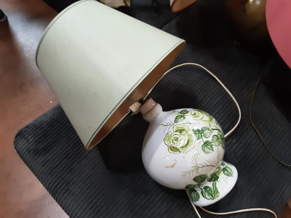 LAMPE BLANCHE FLEURS VALLAURIS