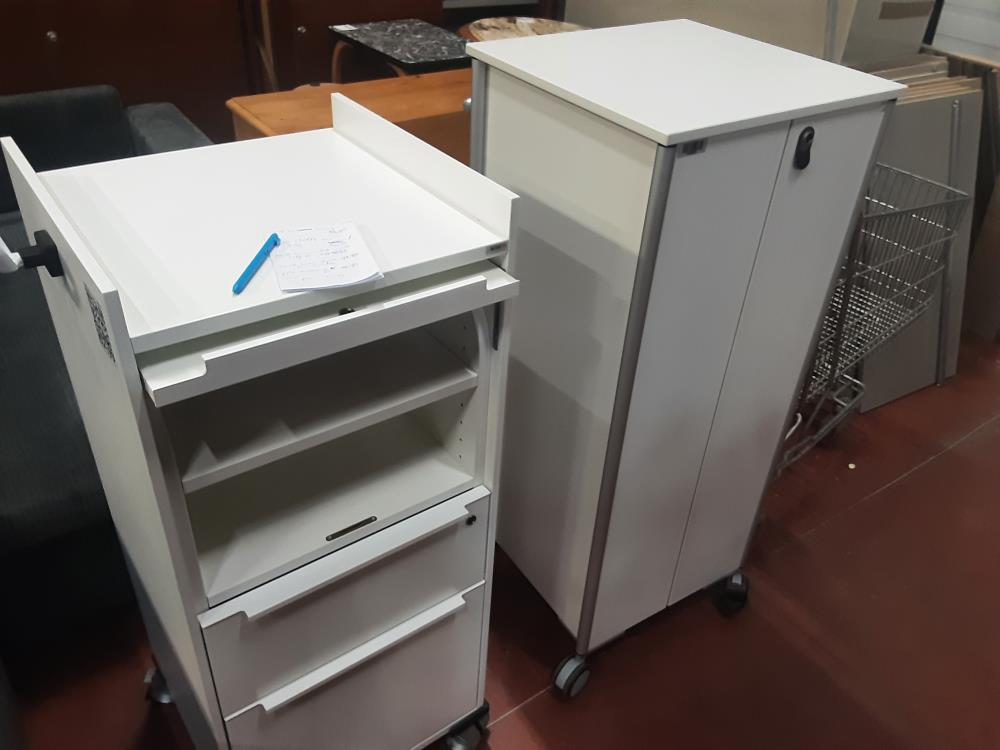 MEUBLE BUREAUTIQUE A ROULETTES 