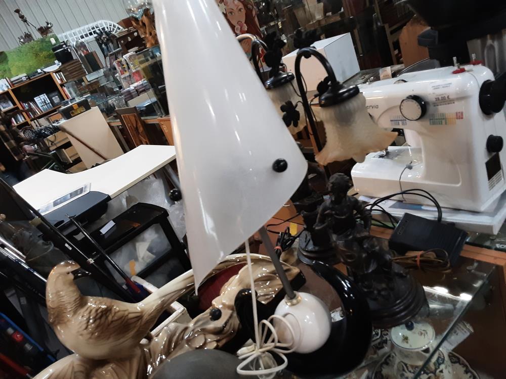 LAMPE NOIR ET BLANCHE SIGNÉ 