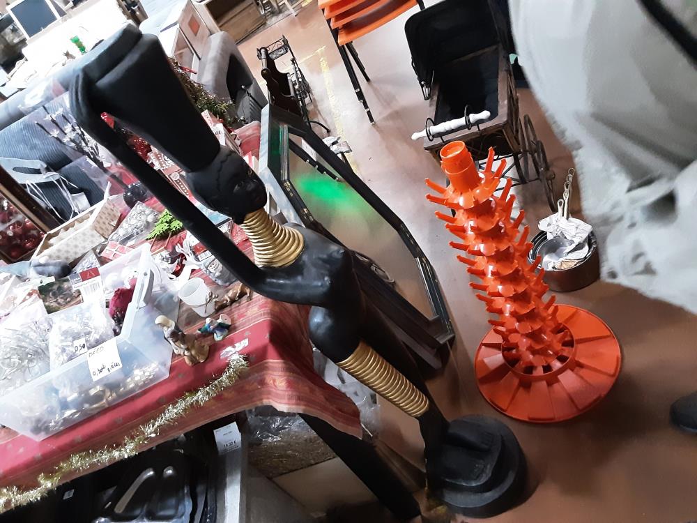 STATUETTE FEMME AFRICAINE