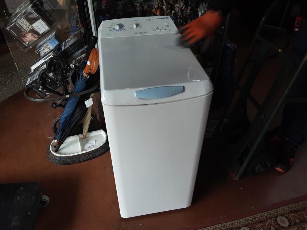 MACHINE A LAVER VEDETTE