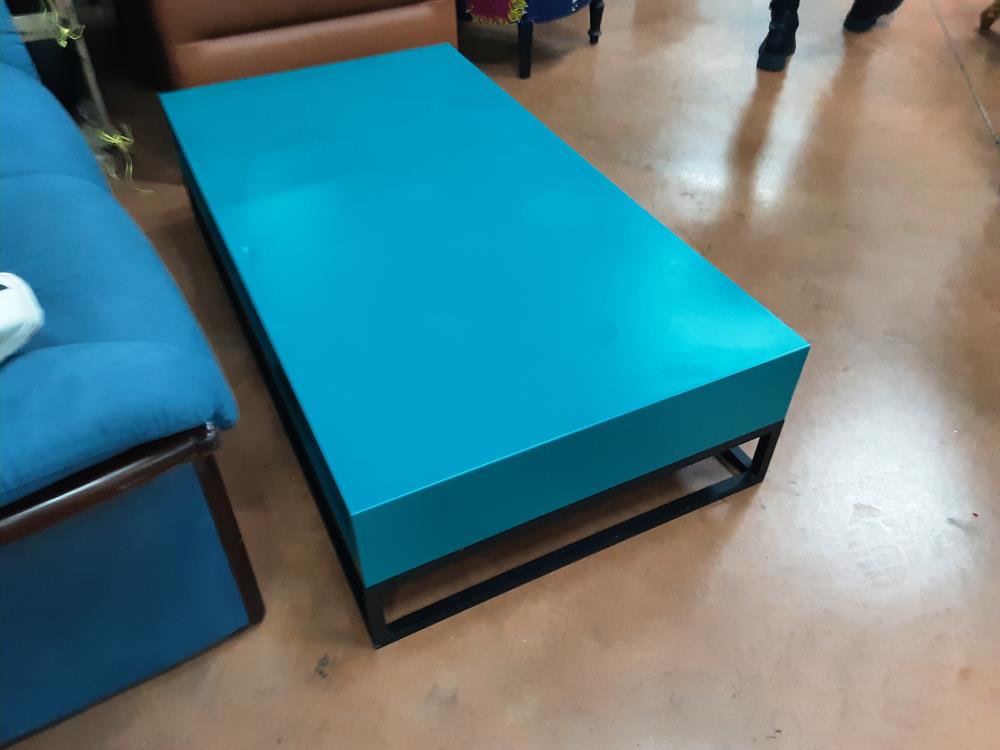 TABLE BASSE METALLIQUE BLEU