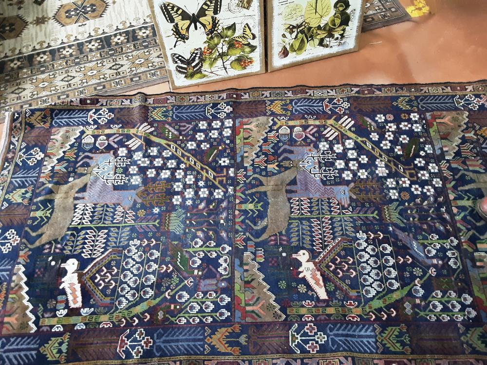 TAPIS AFGHAN BLEU MOTIFS ANIMAUX