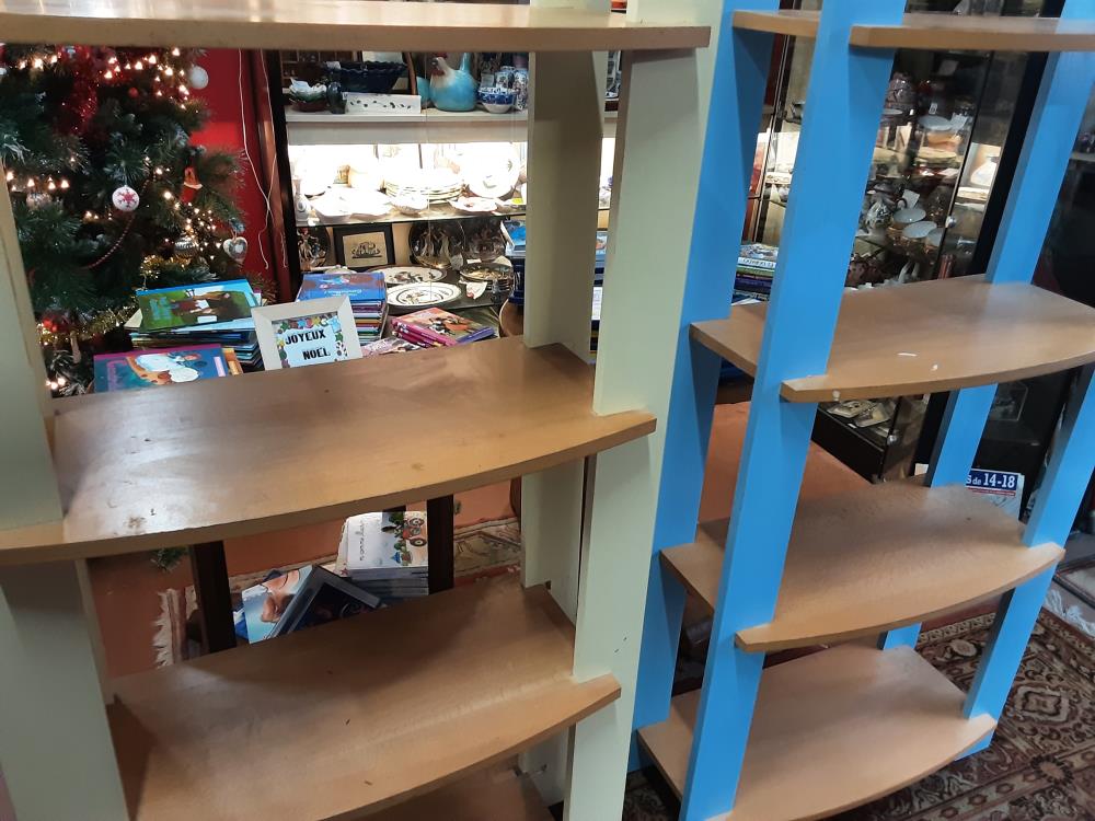 ETAGERE MULTICOULEUR