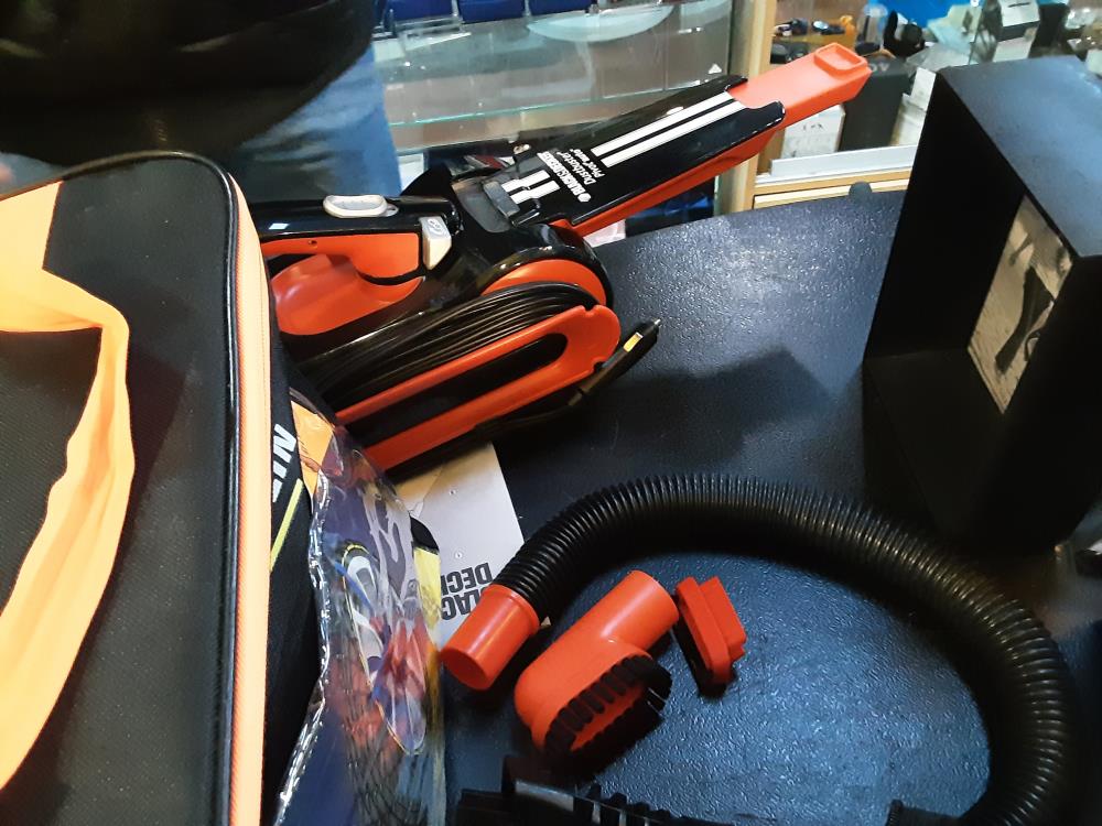 ASPIRATEUR VOITURE BLACK & DECKER + ACC