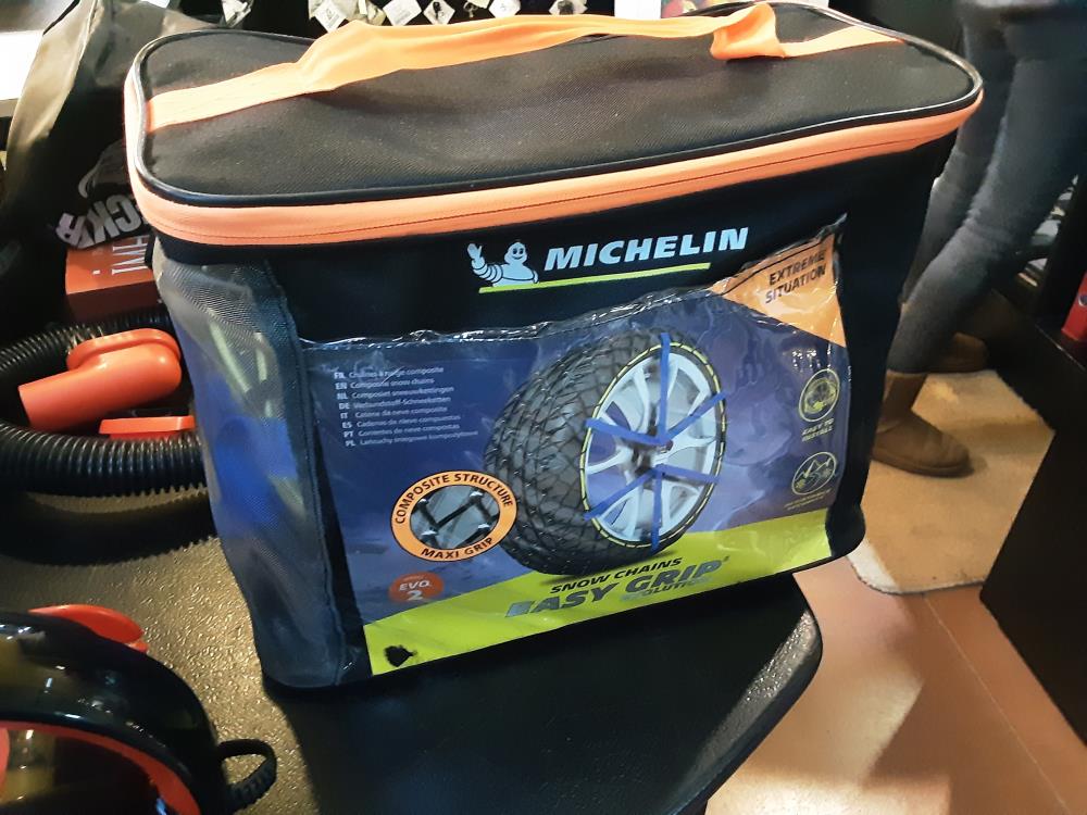 LOT DE CHAINES À PNEUS MICHELIN