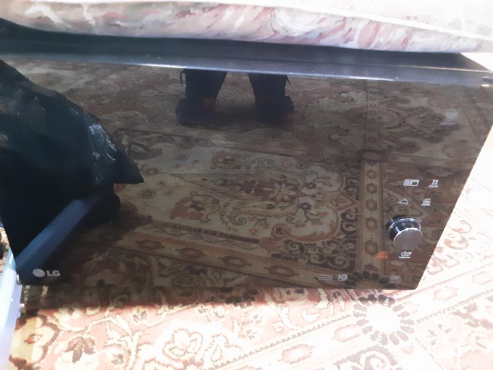 FOUR MICRO ONDE NOIR LG + PLATEAU