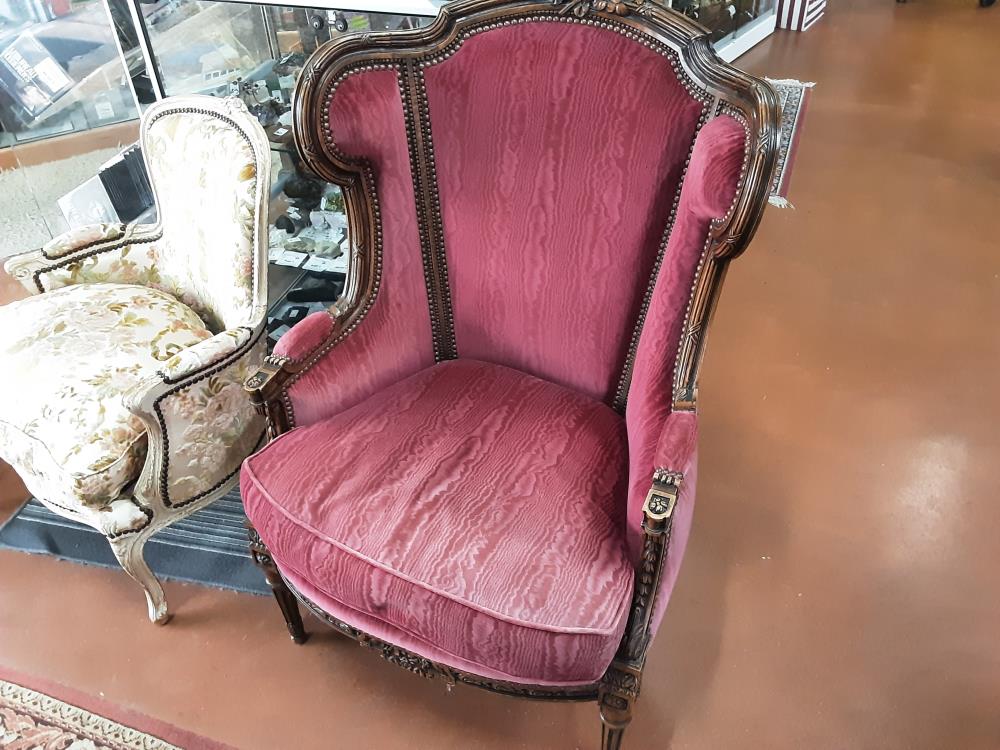 CABRIOLET ROUGE STYLE LOUIS XVI