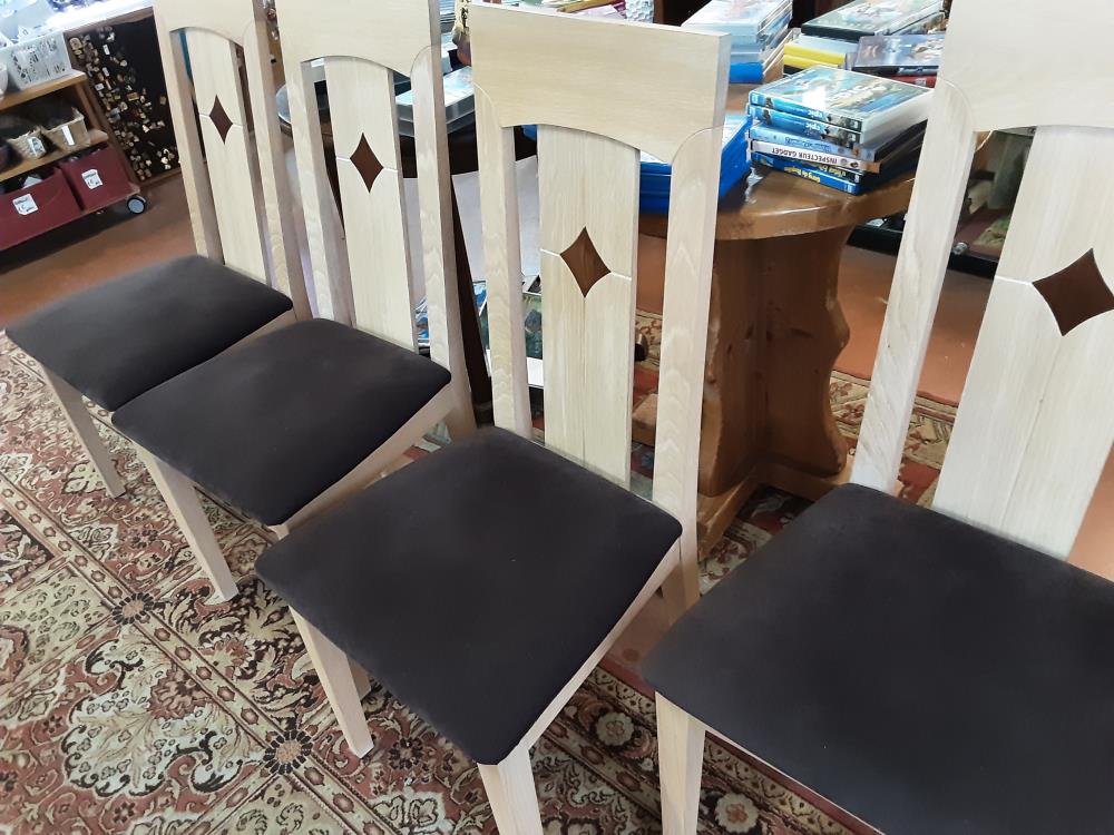 LOT DE 4 CHAISES ASSISE BRUN