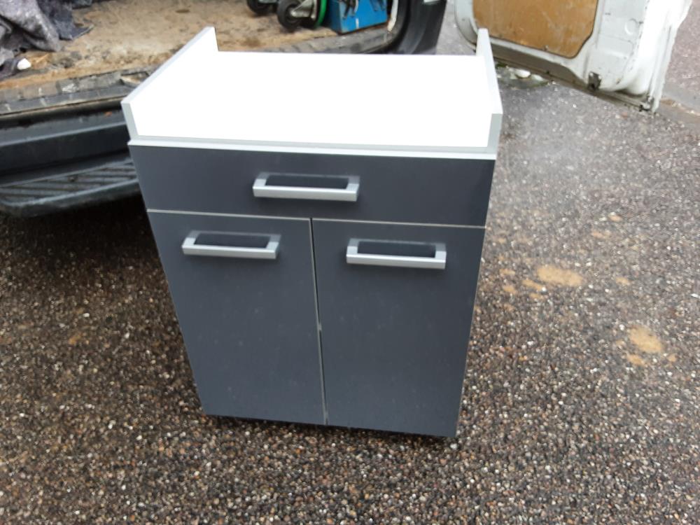 MEUBLE MICRO-ONDE SUR ROULETTE