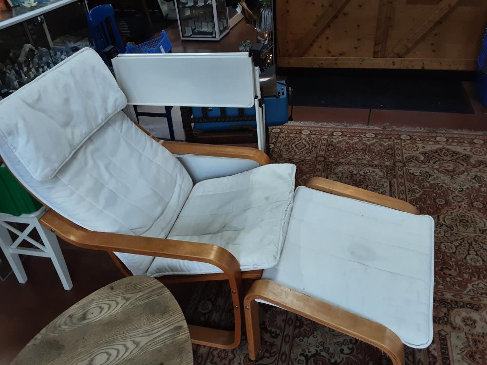 FAUTEUIL BLANC + POUF