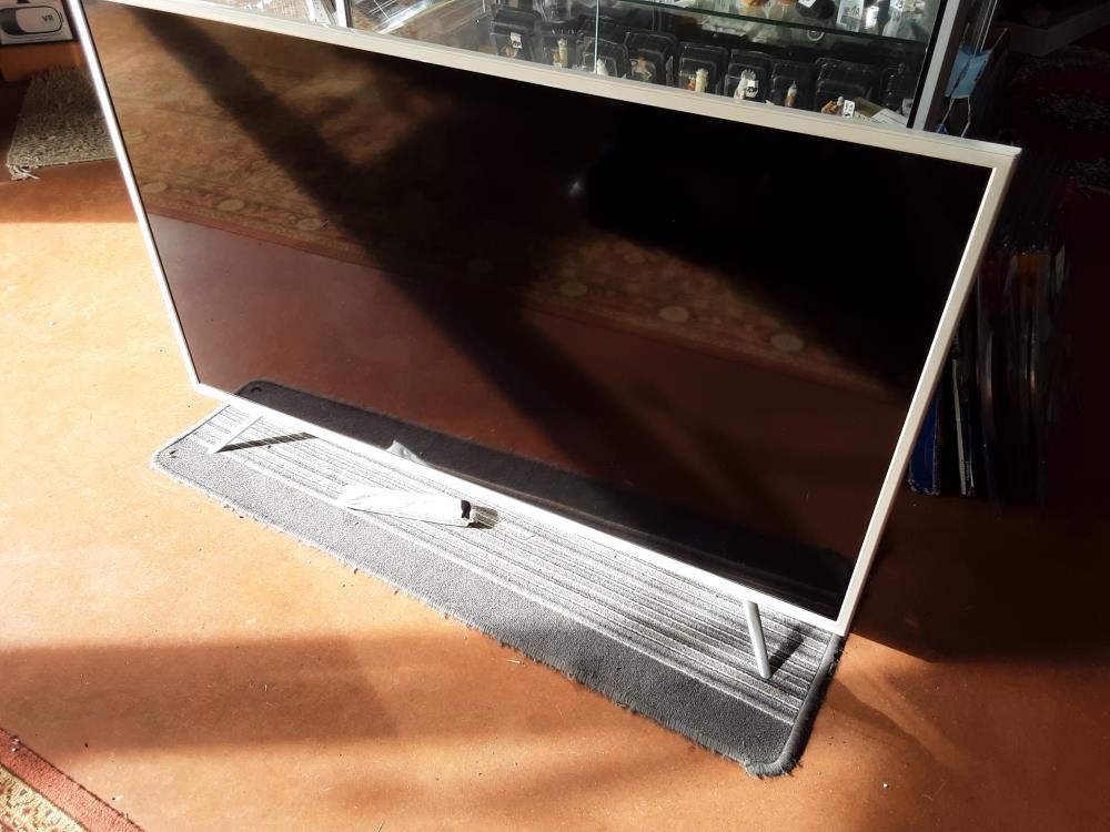TELEVISION THOMSON 49UV6206W + TEL
