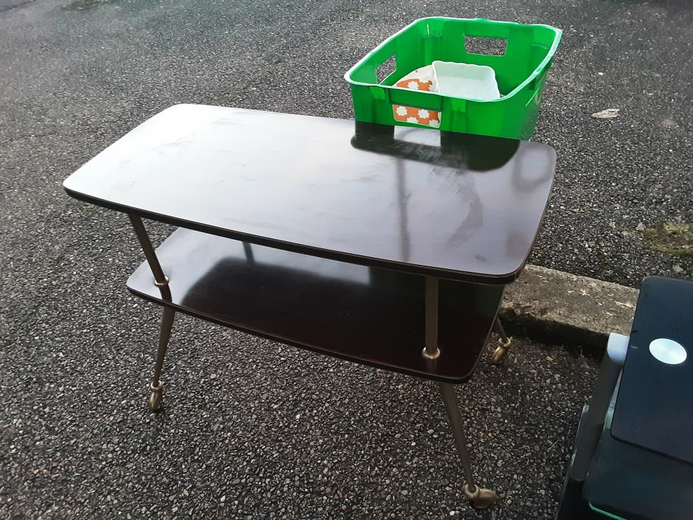 TABLETTE BASSE SUR ROULETTE ANCIENNE