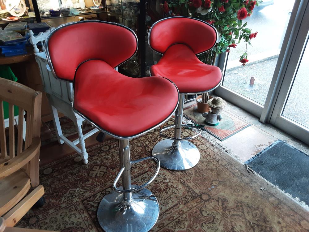 TABOURET DE BAR ROUGE 